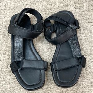 Vince Dad Sandals